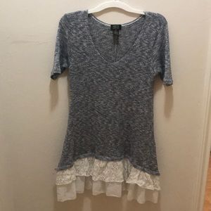 Textured tunic with a chiffon/lace ruffle bottom